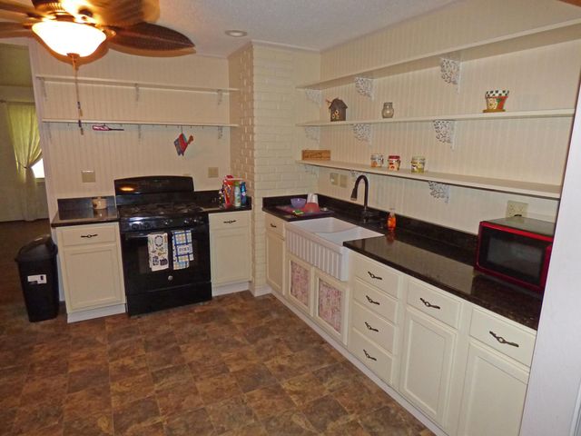 275 Okmulgee Drive, Cherokee Village, AR 72529