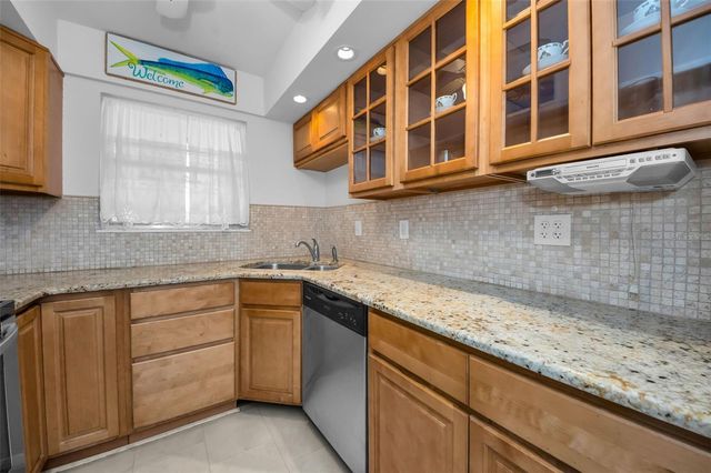 421 WINDRUSH BAY DRIVE 421, Tarpon Springs, FL 34689