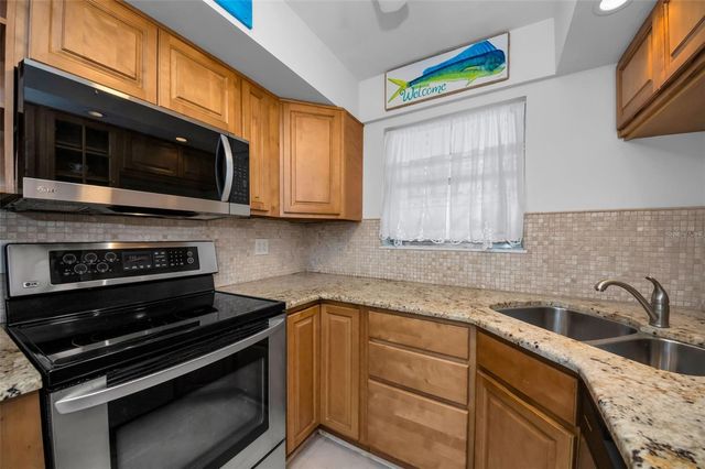 421 WINDRUSH BAY DRIVE 421, Tarpon Springs, FL 34689