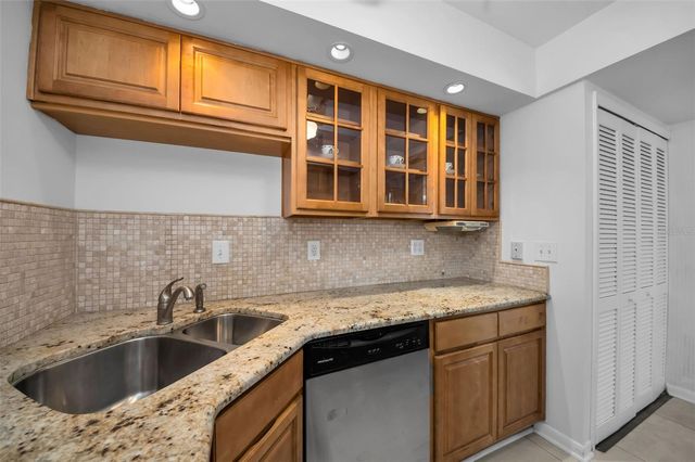 421 WINDRUSH BAY DRIVE 421, Tarpon Springs, FL 34689