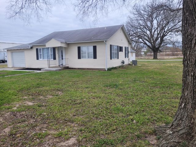 2130 E Street NW, Miami, OK 74354