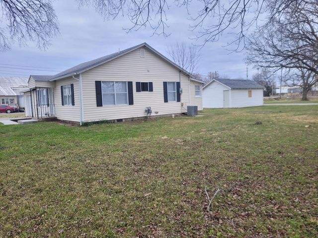 2130 E Street NW, Miami, OK 74354