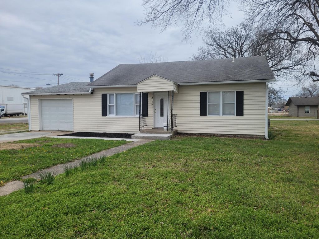 2130 E Street NW, Miami, OK 74354