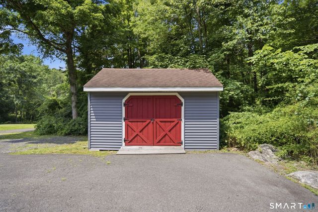 25 Oneil Road, Oxford, CT 06478
