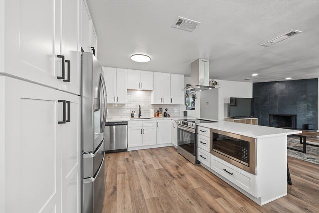 3101 Whisperwood Lane, Bedford, TX 76021