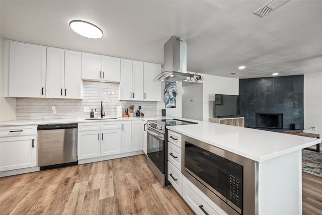 3101 Whisperwood Lane, Bedford, TX 76021