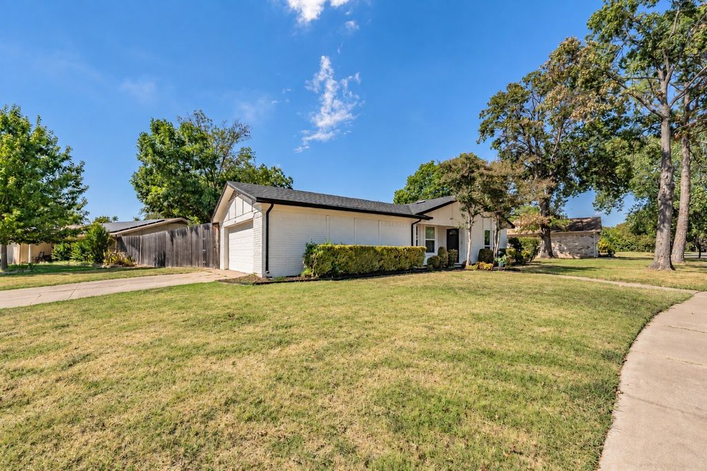3101 Whisperwood Lane, Bedford, TX 76021 — photo 2