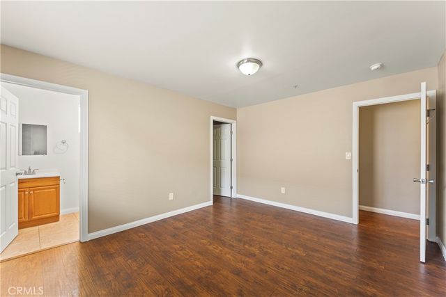 6102 S San Pedro Street, Los Angeles, CA 90003
