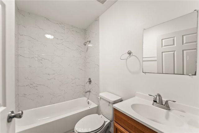 6102 S San Pedro Street, Los Angeles, CA 90003