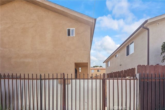 6102 S San Pedro Street, Los Angeles, CA 90003