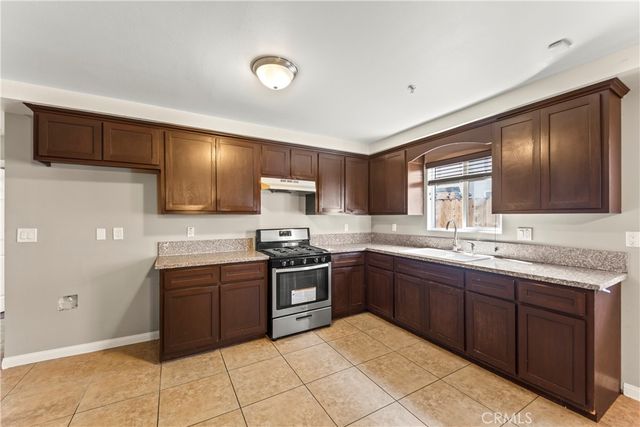 6102 S San Pedro Street, Los Angeles, CA 90003