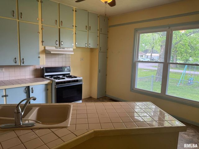 604 S 23RD Street, Herrin, IL 62948