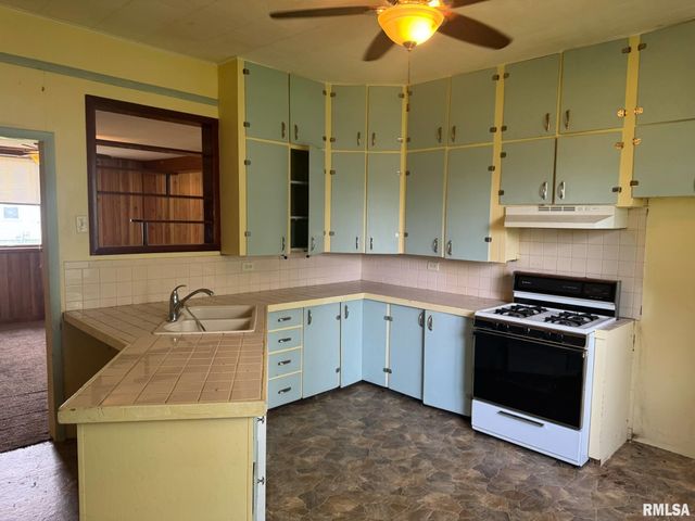 604 S 23RD Street, Herrin, IL 62948