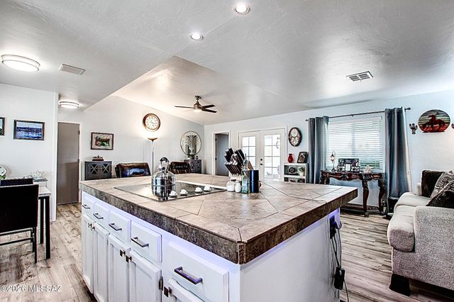 6969 N Northlight Drive, Tucson, AZ 85741
