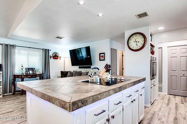 6969 N Northlight Drive, Tucson, AZ 85741