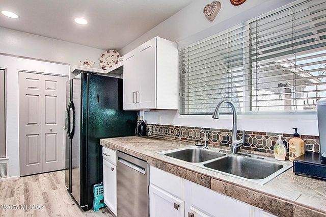 6969 N Northlight Drive, Tucson, AZ 85741