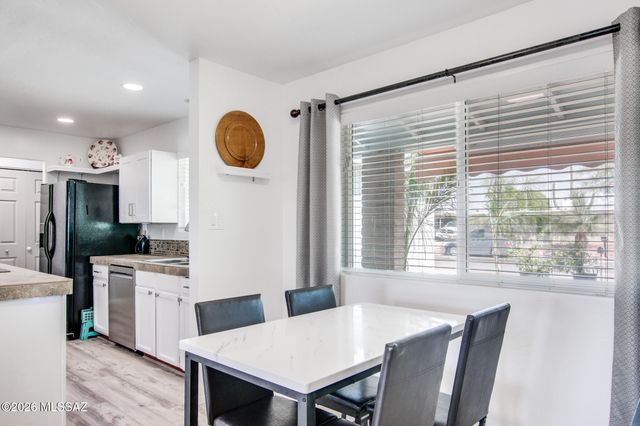 6969 N Northlight Drive, Tucson, AZ 85741