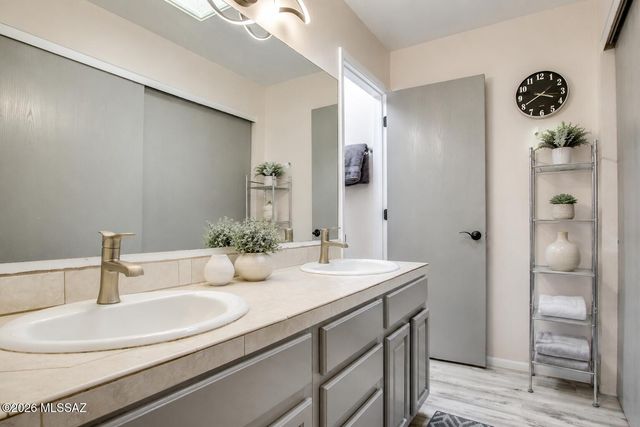 6969 N Northlight Drive, Tucson, AZ 85741