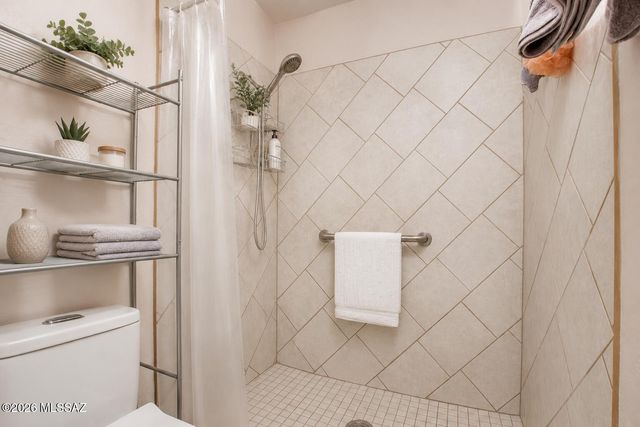 6969 N Northlight Drive, Tucson, AZ 85741