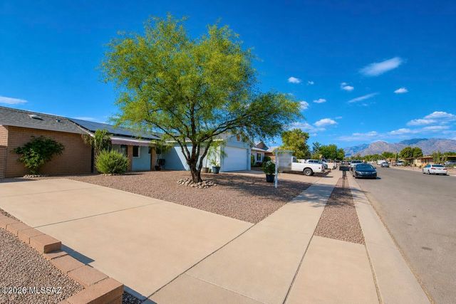 6969 N Northlight Drive, Tucson, AZ 85741
