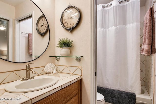 6969 N Northlight Drive, Tucson, AZ 85741