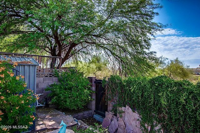 6969 N Northlight Drive, Tucson, AZ 85741