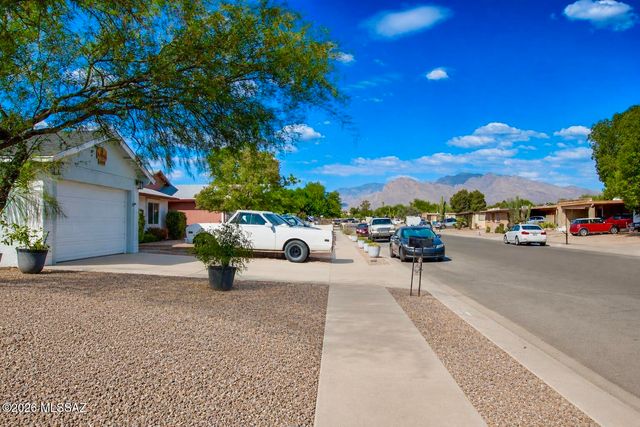 6969 N Northlight Drive, Tucson, AZ 85741