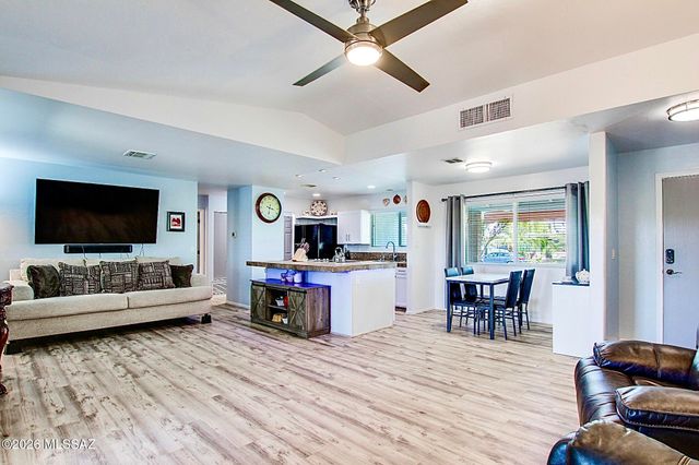 6969 N Northlight Drive, Tucson, AZ 85741