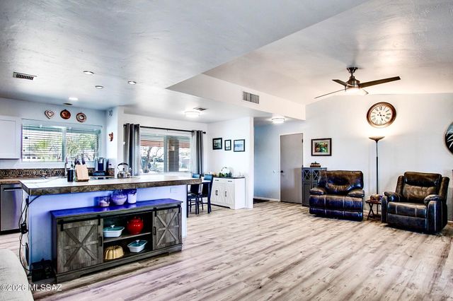 6969 N Northlight Drive, Tucson, AZ 85741