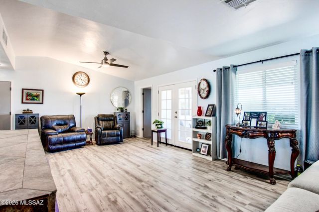 6969 N Northlight Drive, Tucson, AZ 85741