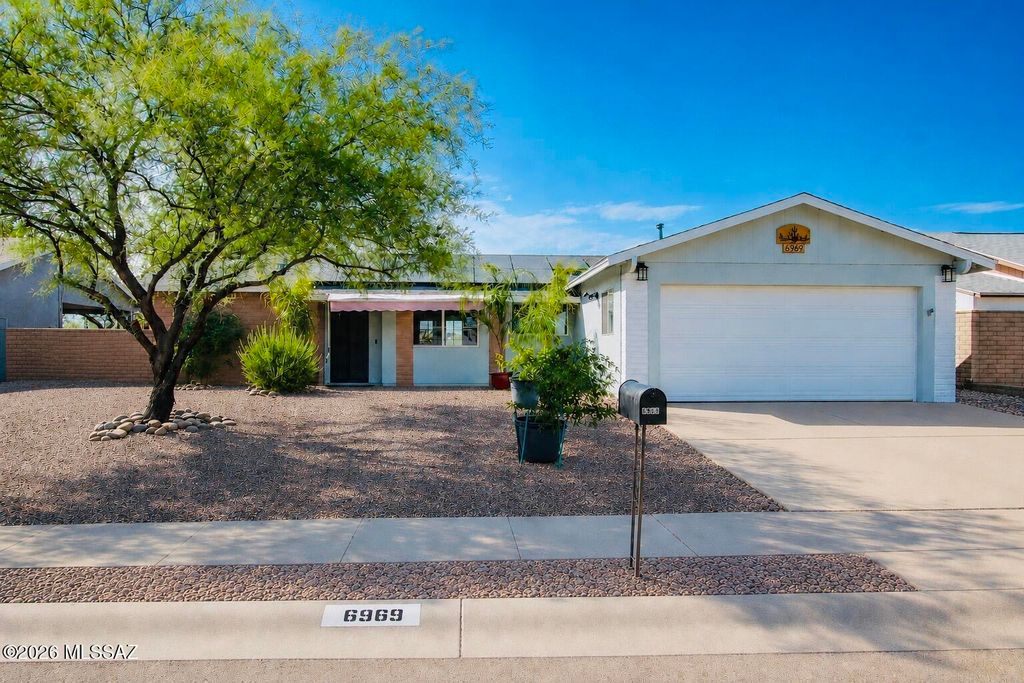 6969 N Northlight Drive, Tucson, AZ 85741