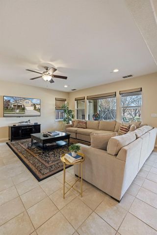 727 N Pergola Ct, Mountain House, CA 95391