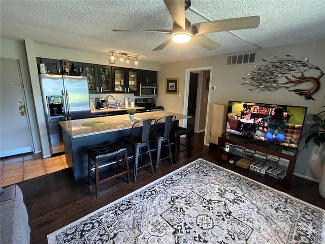 2632 HIDDEN LAKE DR N B, Sarasota, FL 34237