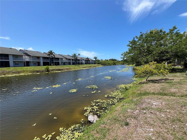2632 HIDDEN LAKE DR N B, Sarasota, FL 34237