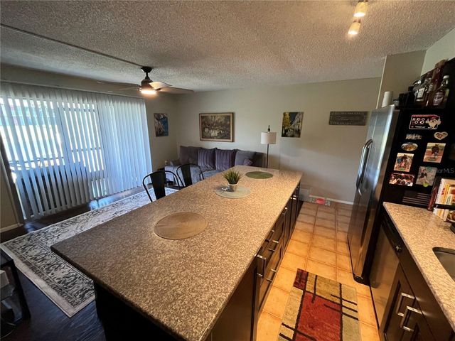 2632 HIDDEN LAKE DR N B, Sarasota, FL 34237