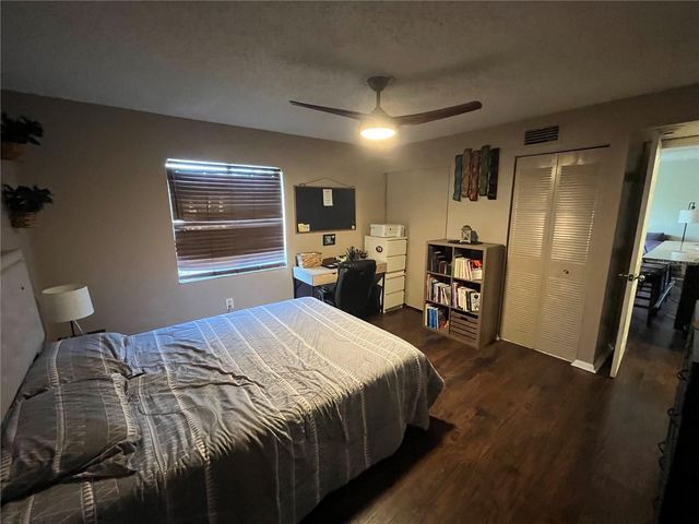 2632 HIDDEN LAKE DR N B, Sarasota, FL 34237