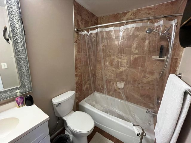 2632 HIDDEN LAKE DR N B, Sarasota, FL 34237