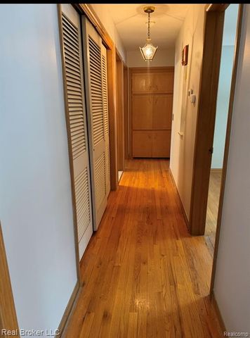 52816 Heatherway Drive, Shelby Twp, MI 48316