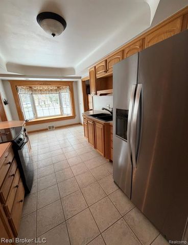 52816 Heatherway Drive, Shelby Twp, MI 48316