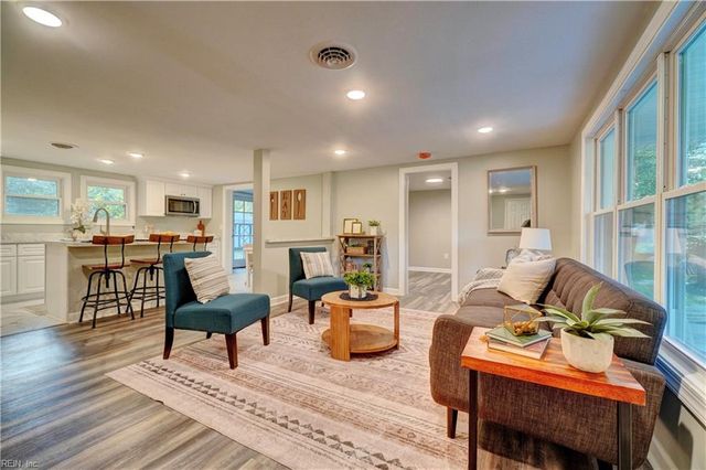 1013 Dare RD, Yorktown, VA 23692