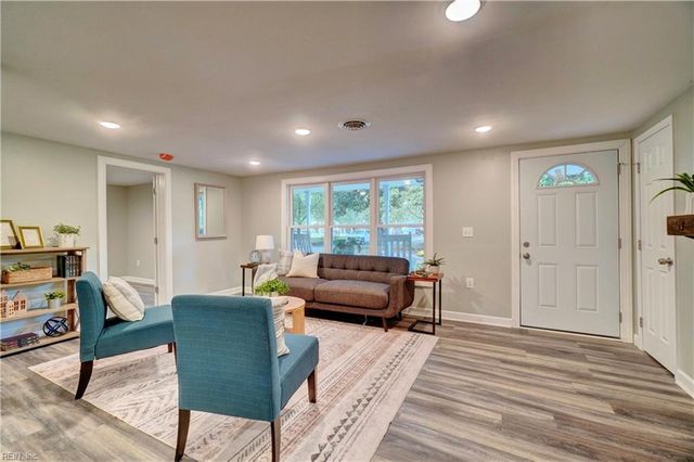 1013 Dare RD, Yorktown, VA 23692