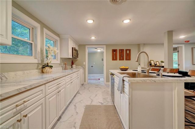 1013 Dare RD, Yorktown, VA 23692