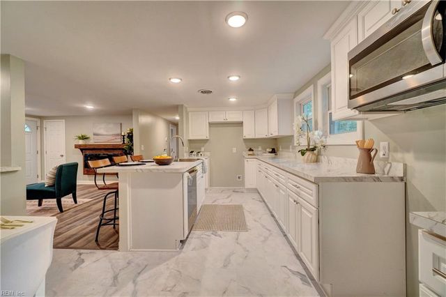 1013 Dare RD, Yorktown, VA 23692