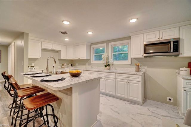 1013 Dare RD, Yorktown, VA 23692