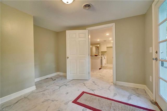 1013 Dare RD, Yorktown, VA 23692