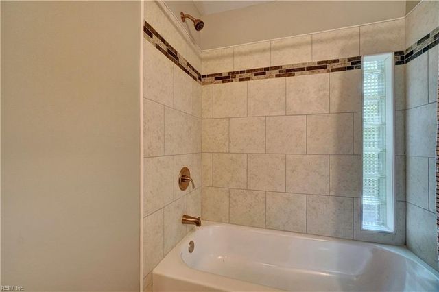 1013 Dare RD, Yorktown, VA 23692