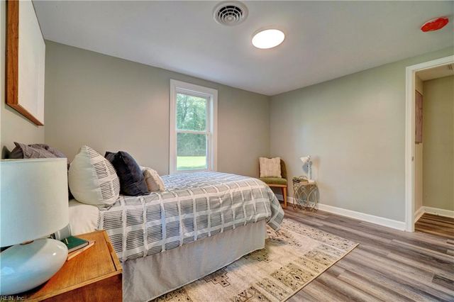 1013 Dare RD, Yorktown, VA 23692