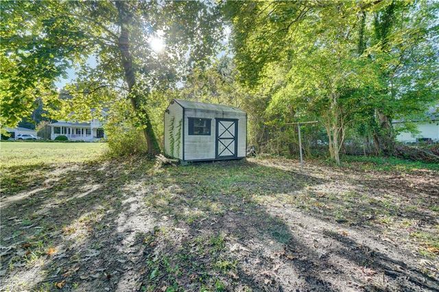 1013 Dare RD, Yorktown, VA 23692