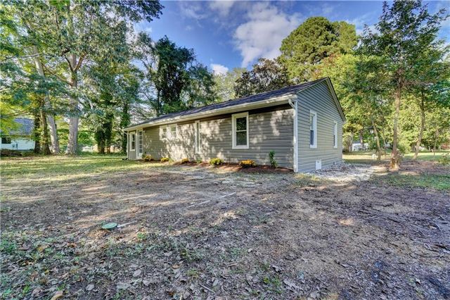 1013 Dare RD, Yorktown, VA 23692