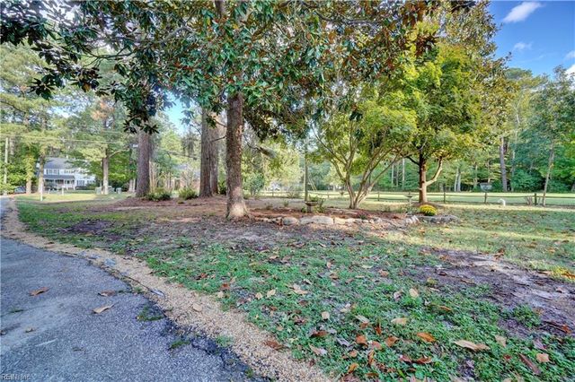 1013 Dare RD, Yorktown, VA 23692